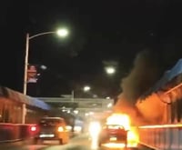 Vehículo se incendia en plena estructura del Puente Internacional Uno