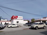 Patrulla abre paso de emergencia para salvar a menor con problemas respiratorios