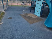 Eagle Pass inicia trabajos de conservación en áreas infantiles de parques