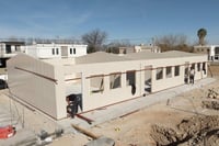 Carlos Villarreal supervisa nueva escuela en Monclova