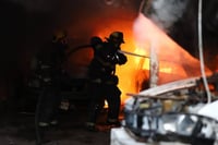 Ola de incendios de autos moviliza a bomberos en Guadalajara
