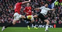 Raúl Jiménez anotó su gol número 200 ante el Manchester United