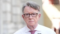 Exministro británico deja el Partido Laborista luego de ser vinculado nuevamente con Epstein