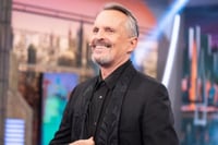 Miguel Bosé reaparece con problemas de voz en CDMX