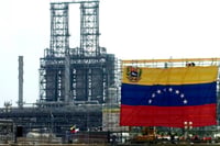 EU evalúa licencias para extraer petróleo venezolano
