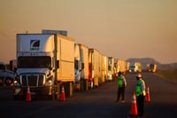 Autotransporte en México cae 25% por aranceles e inseguridad