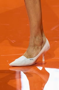 Adiós a las bailarinas, las zapatillas de gimnasia son el modelo elegante que debes llevar