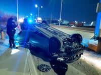 Exceso de velocidad provoca volcadura y moviliza a cuerpos de emergencia en el bulevar República