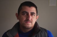 Migrante mexicano denuncia golpiza de ICE con fracturas craneales