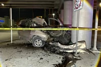 Pareja muere tras fuerte choque contra columna de puente en Saltillo