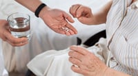 Efectos secundarios del paracetamol en la tercera edad que debes conocer ahora