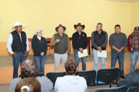 Alcalde Óscar Ríos Ramírez acerca apoyos al Ejido Santa María