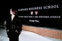 Danna recibe reconocimiento como conferencista en Harvard