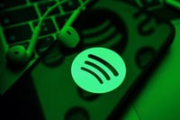 Spotify alcanza 2.212 millones de euros en ganancias 2025