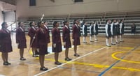 Secundarias destacan en concurso regional de escoltas en Sabinas