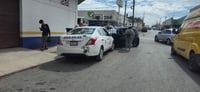 Conductor en sentido contrario causa carambola y huye en pleno Centro de Monclova 