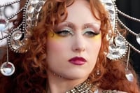 Chappell Roan deja agencia por caso Epstein