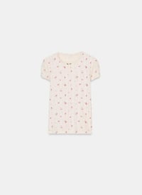 Las camisetas más románticas para llevar con jeans en tendencia en San Valentín 2026