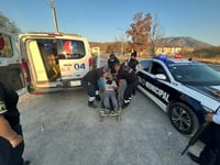 Paciente recién operado desciende de autobús por dolor y pide auxilio