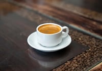 Ni descafeinado ni infusiones: el café es el mejor aliado contra la demencia