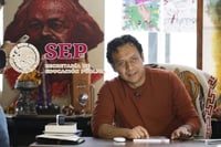 Marx Arriaga permanece en oficina tras remoción de SEP