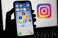 Reino Unido busca regular redes para menores