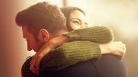 9 razones científicas por las que necesitas más abrazos en tu vida