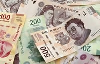 Peso mexicano cede frente al dólar previo a minutas de la Fed