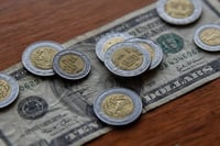 Peso mexicano se mantiene fuerte frente al dólar en 2026