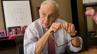 Ex CEO de Victoria's Secret niega relación con delitos de Epstein