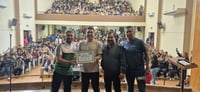 Salvador Cabañas inspira a estudiantes con deporte, valores y educación