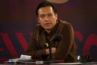 'Fuera de Juárez' le gritan a Marx Arriaga a su llegada