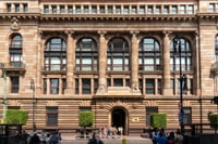 Fitch advierte presión a calificación de México por deuda