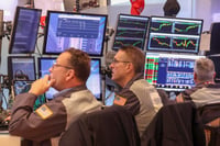 Wall Street abre a la baja por tensiones geopolíticas y petróleo