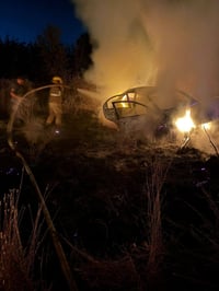 Aparatosa volcadura e incendio en la 57 moviliza a cuerpos de emergencia; no hubo víctimas