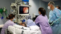 Gran estudio confirmó que la colonoscopía y el test FIT reducen los casos graves de cáncer 
