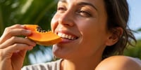 Por qué comer papaya: Nueve beneficios respaldados por la nutrición clínica