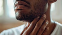 Las causas detrás de las arcadas al cepillarse los dientes, según odontólogos