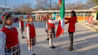 Conmemoran el Día de la Bandera con actos cívicos en planteles educativos