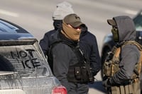 Muere testigo clave que cuestionó versión de ICE en Texas