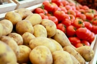Precios de alimentos impulsan inflación anual en México 2026