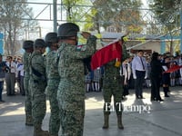 Monclova honra a la Bandera Nacional con solemne ceremonia de incineración en la Secundaria 35