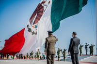 Autoridades realizan honores e izamiento por el Día de la Bandera en Piedras Negras