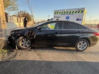 Automovilista ignora alto y choca auto donde viajaba madre con su hijo en Monclova