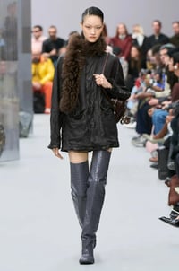 Las botas de los 90's que regresan para dominar el street style antes de primavera 2026