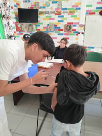 Uso de cubrebocas en escuelas con sospechosos de sarampión