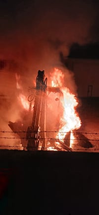 Incendio consume maquinaria en Múzquiz