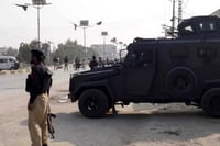 Pakistán declara “guerra abierta” tras bombardeos en Kabul y combates con Afganistán