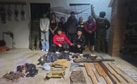 Detenidos presuntos miembros del CJNG con armas y uniformes falsos