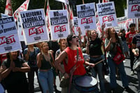 Manifestantes rechazan reforma laboral de Milei en Buenos Aires
